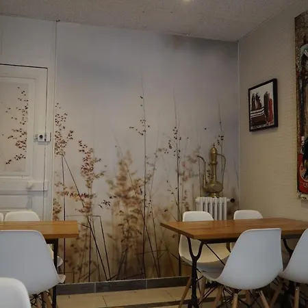 Des Dames Hotell *
