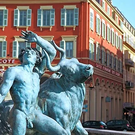 Des Dames Hotel *
