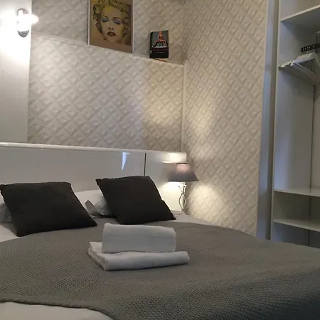 Des Dames Hotel *